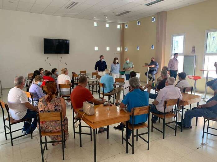 Imagen del encuentro vecinal celebrado en el local social de Marpequeña / TA